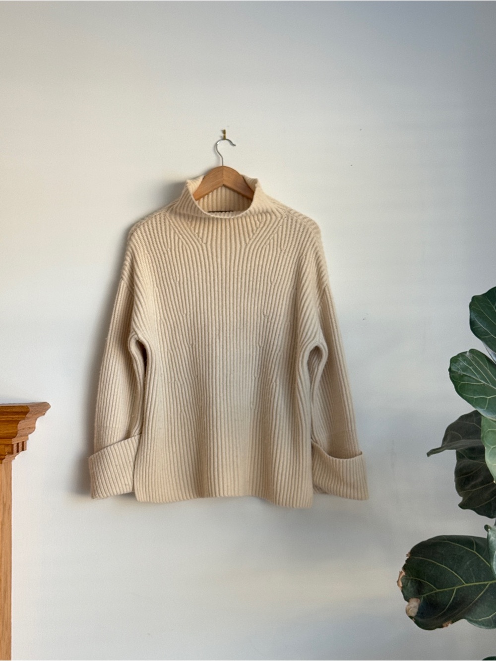Banana Republic cashmere and merino wool Cream Ribbed Sweater